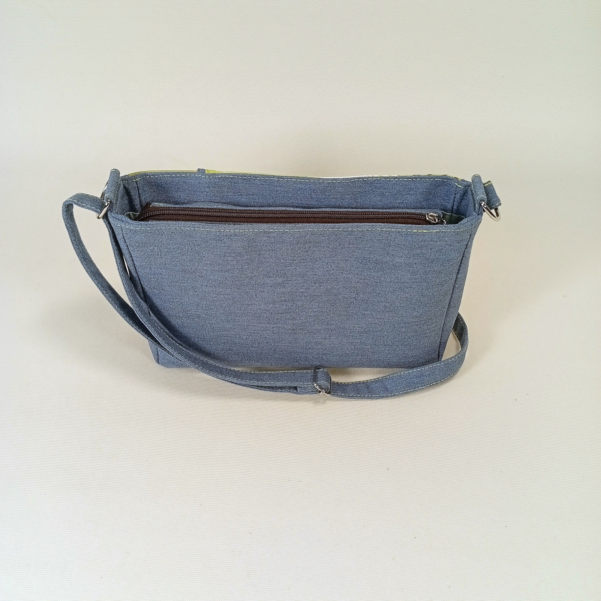 Sac "Emmie" feuilles stylisées, bande verte anis et bleu jean's – Image 5