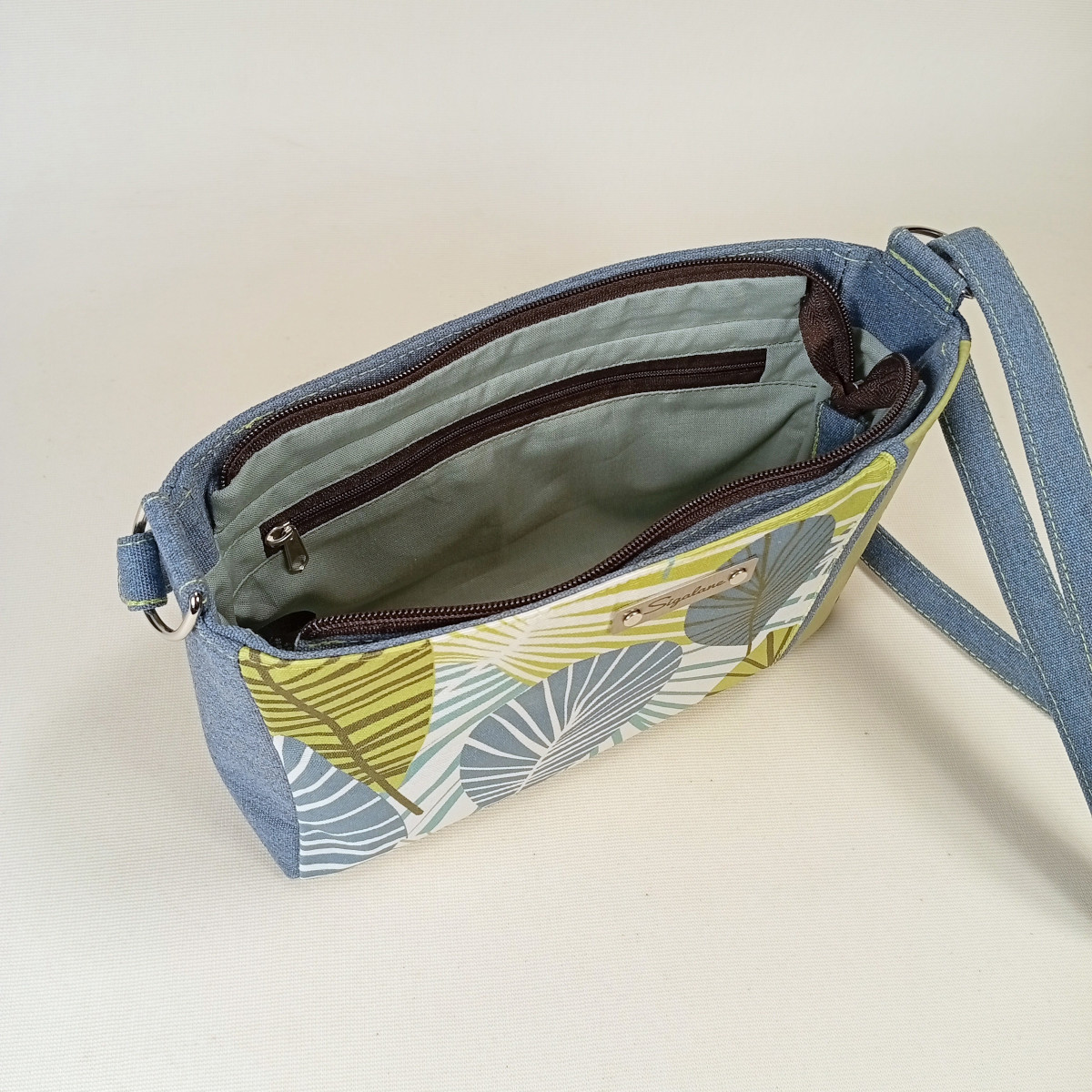 Sac "Emmie" feuilles stylisées, bande verte anis et bleu jean's – Image 6