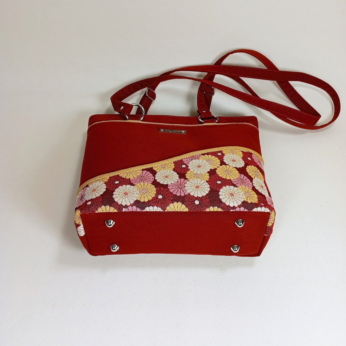 Sac "Zéna" bordeaux avec bande ondulée de fleurs – Image 7