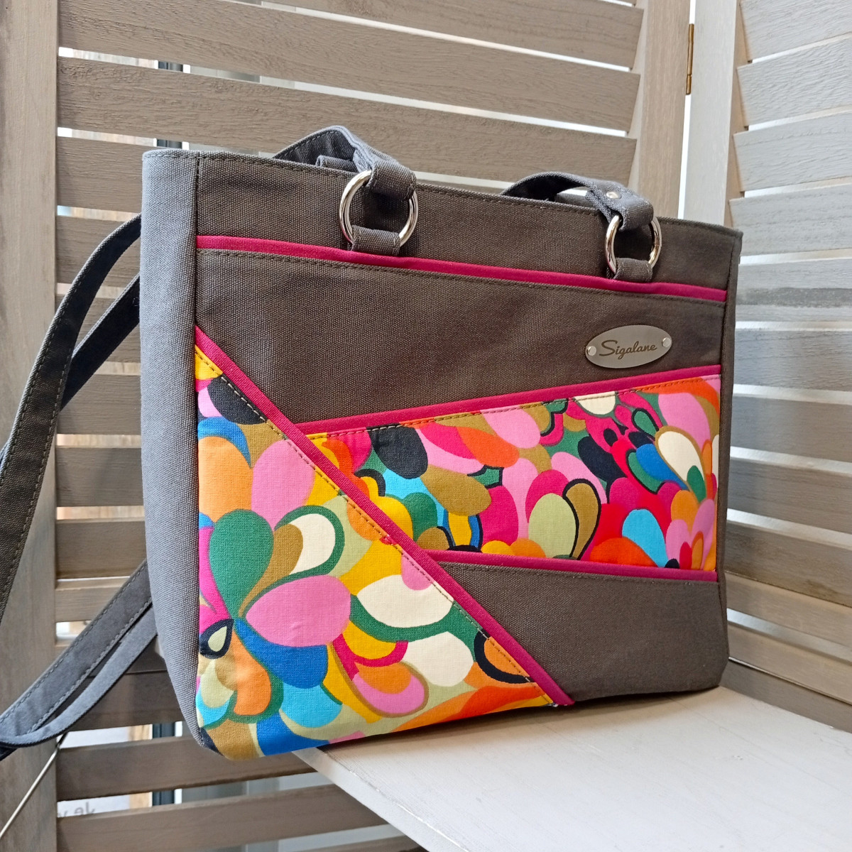 Sigalane-sac-Rosana-3-en-1-gris-et-abstrait-multicolore