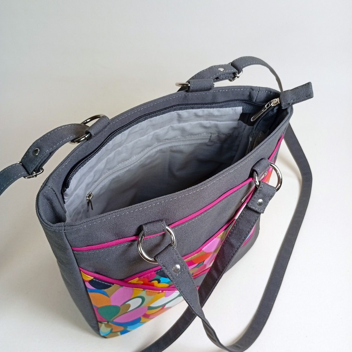 Sac Rosana (3 en 1) uni gris et abstrait multicolore – Image 6