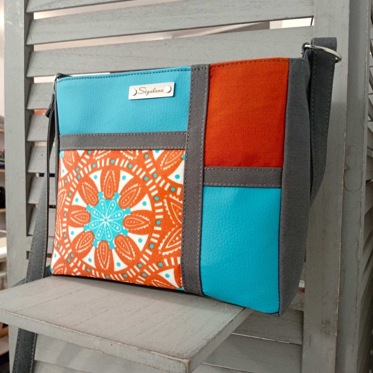 sigalane-sac-Domi-carres-oranges-et-turquoises