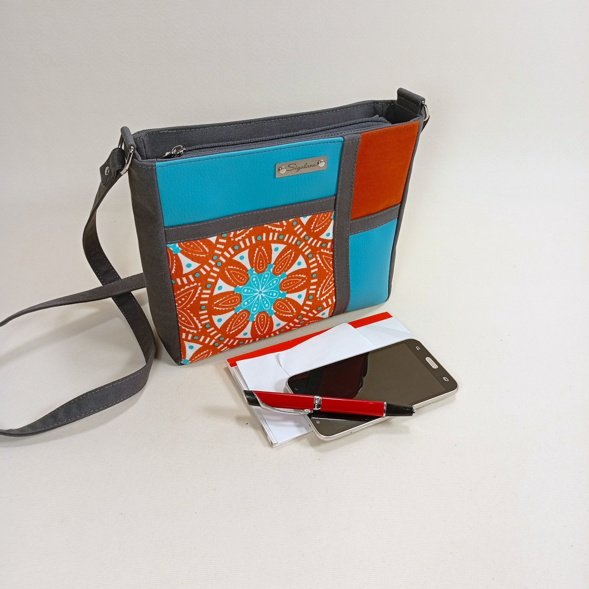 Sac "Domi" carrés oranges et turquoises – Image 2