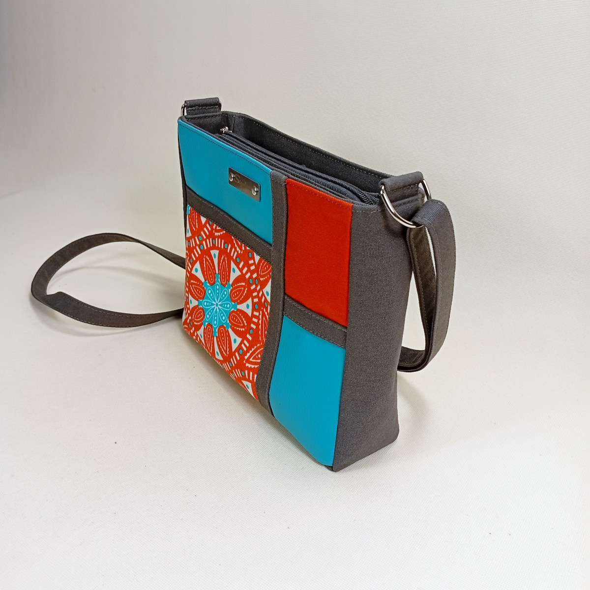 Sac "Domi" carrés oranges et turquoises – Image 3